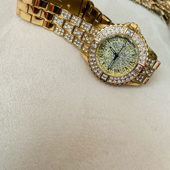 Very Shiny Crystal Wristwatch - Picture 8 of 13